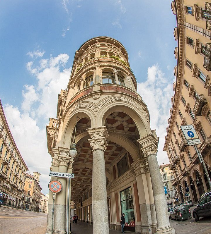 Palazzo Liberty angolo con Via Roma